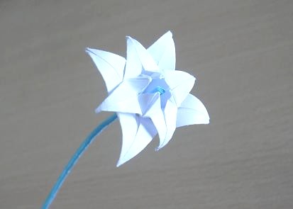 pliage de fleur en papier