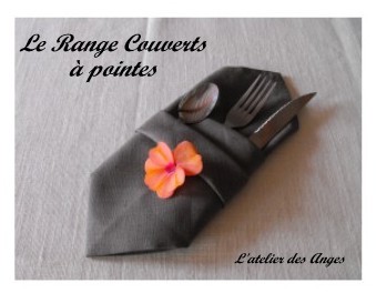 pliage de serviette en papier pour porte couvert