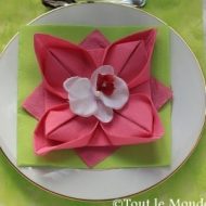 Pliage serviette en forme de fleur