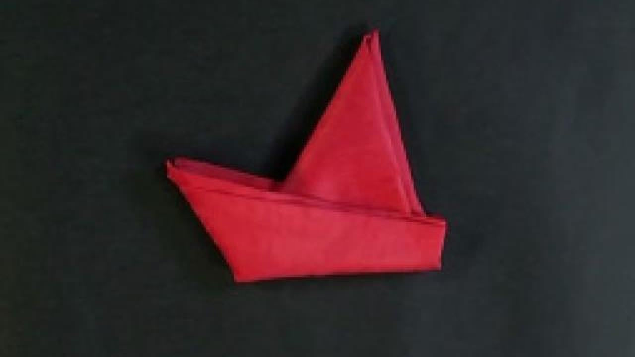 pliage serviette en papier bateau