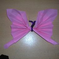 Pliage de serviette en papier en papillon