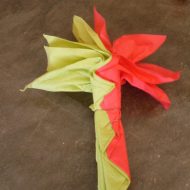 Pliage serviette en papier en fleur