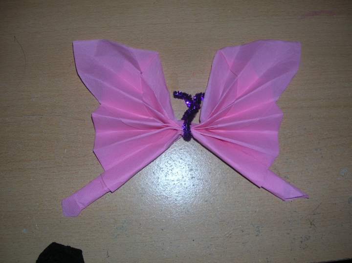 Pliage serviette papier en papillon